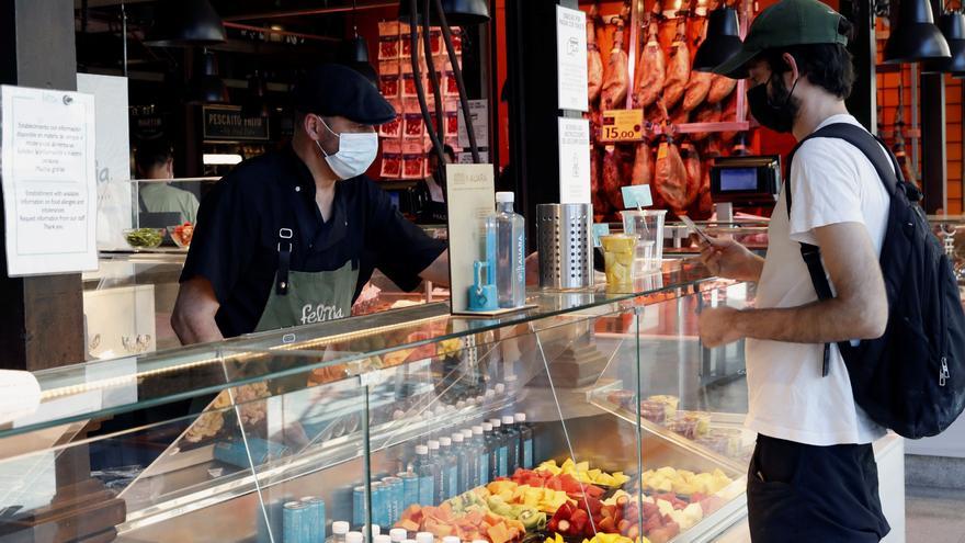 España suma 233.000 ocupados en junio y roza los niveles del verano prepandemia