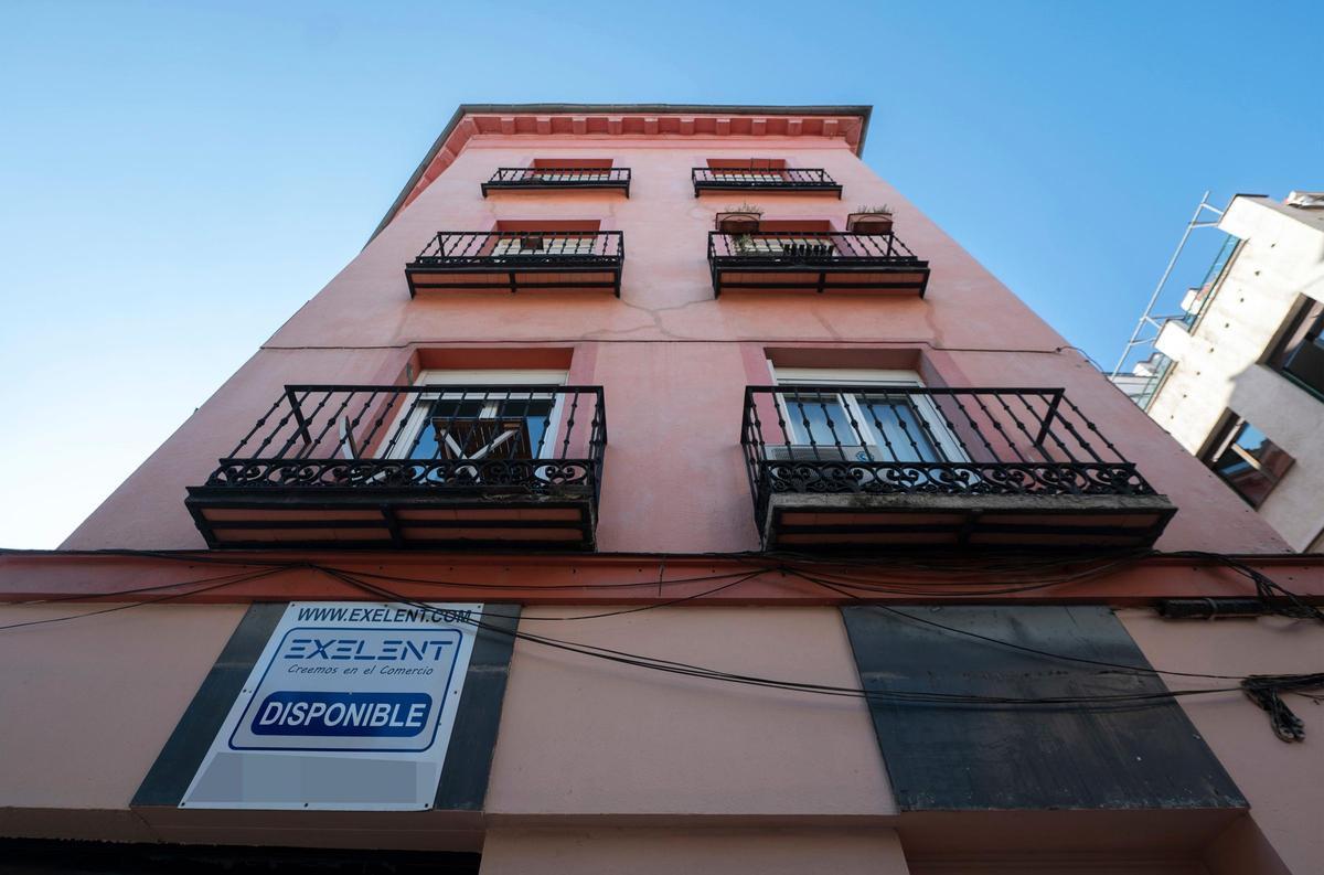 Cartel de venta en un edificio en Madrid.