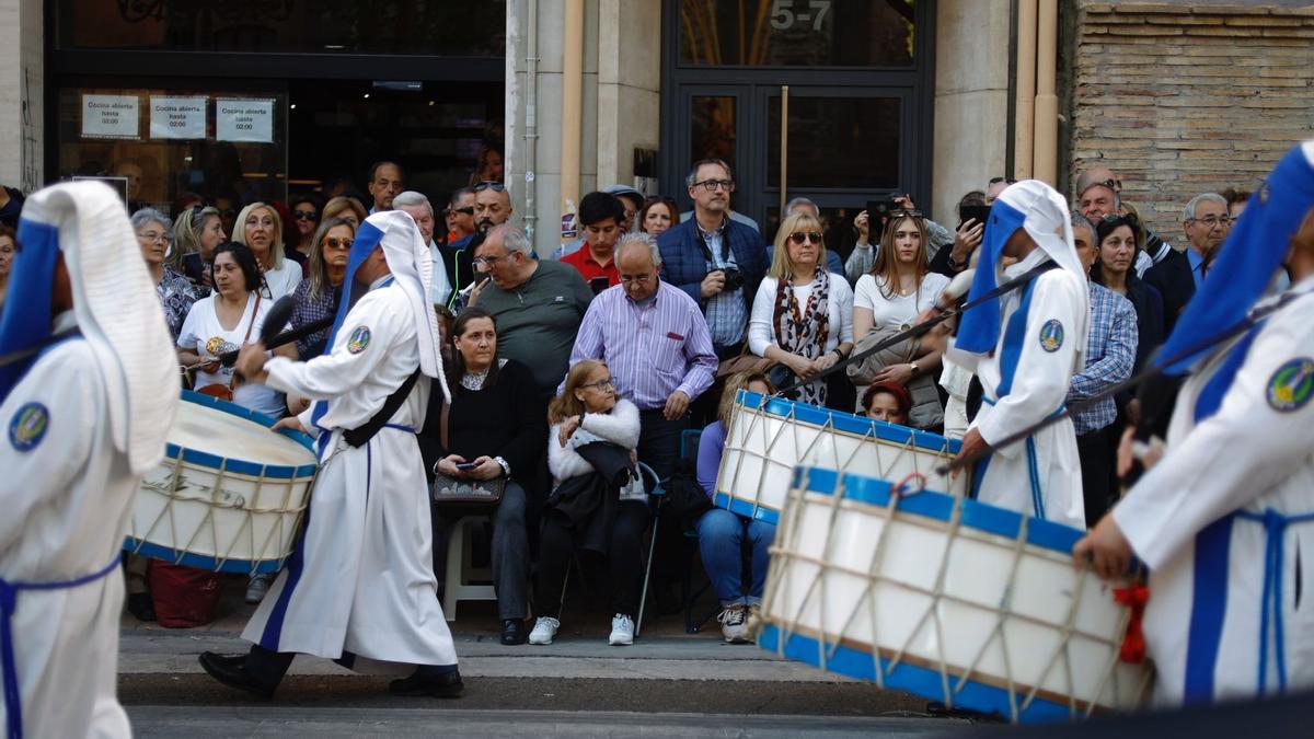 FOTOGALERÍA | Zaragoza se llena de capirotes y bombos en la procesión del Santo Entierro