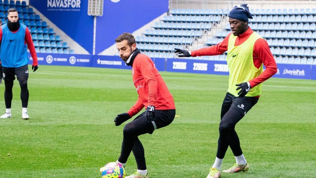 Los jugadores del Andorra preparan el encuentro ante el Tenerife