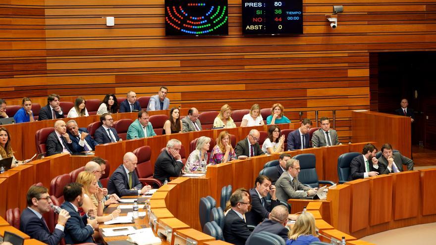 Tudanca (PSOE) mantendrá las banderas LGTBI y responde a Vox: “No me van a amedrentar&quot;