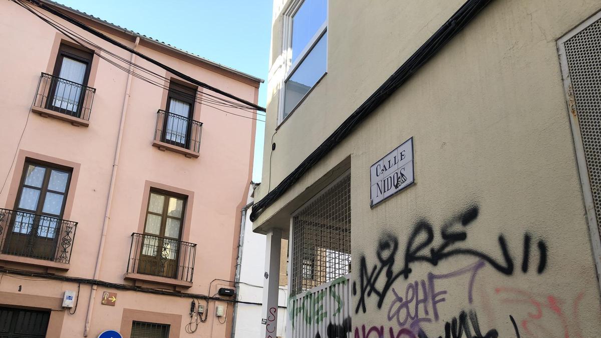 Video | La calle Nidos, en Cáceres, testigo de la historia: del Hospital de la Piedad a la prisión y la casa de Jesús Sansón, el fundador del Mesón Extremeño