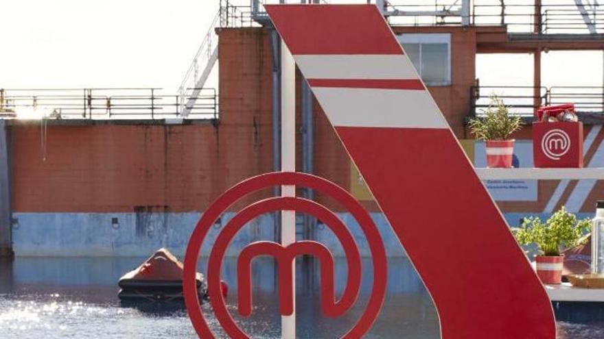 Uno de los mostradores de Masterchef tras el cual se deja ver la piscina para las simulaciones marinas.