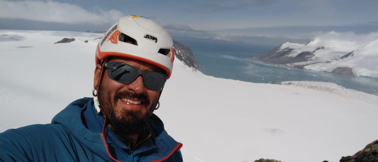 Javier Gil, de Plasencia, en la Antártida.