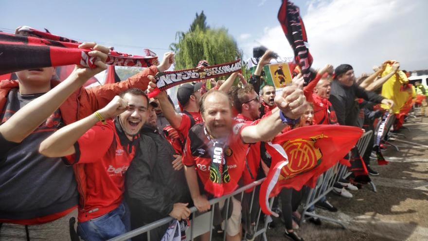 El RCD Mallorca llega al estadio de Anduva