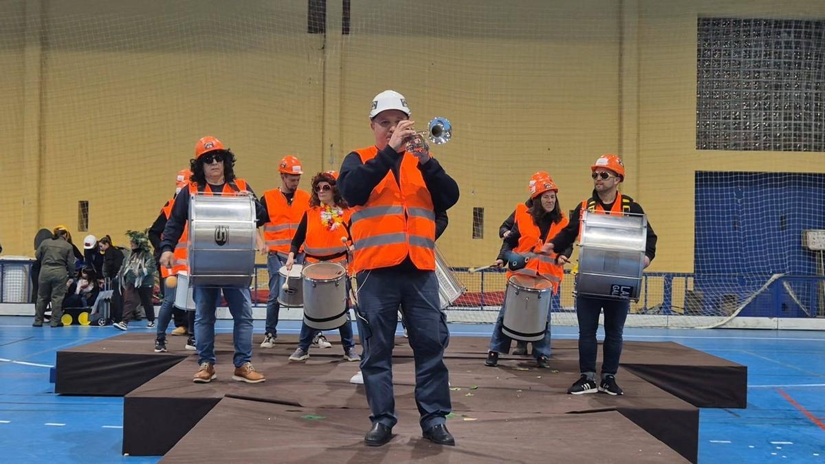 Varios grupos animaron musicalmente a festa en Laxe.