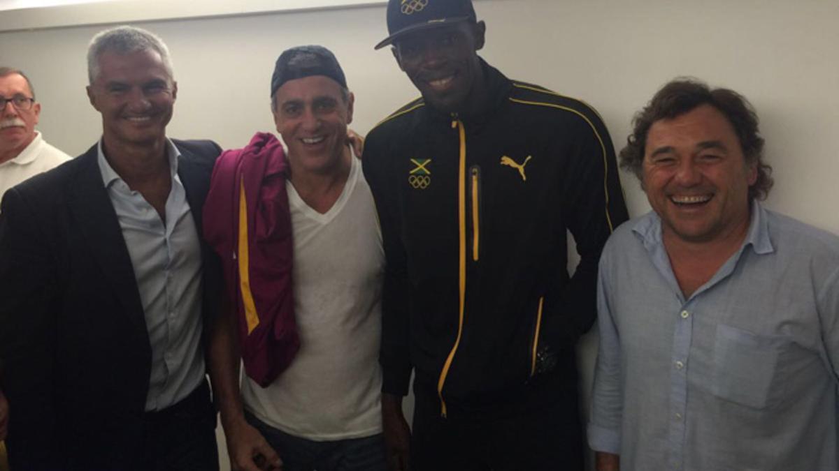 Bolt, con la delegación del FC Barcelona