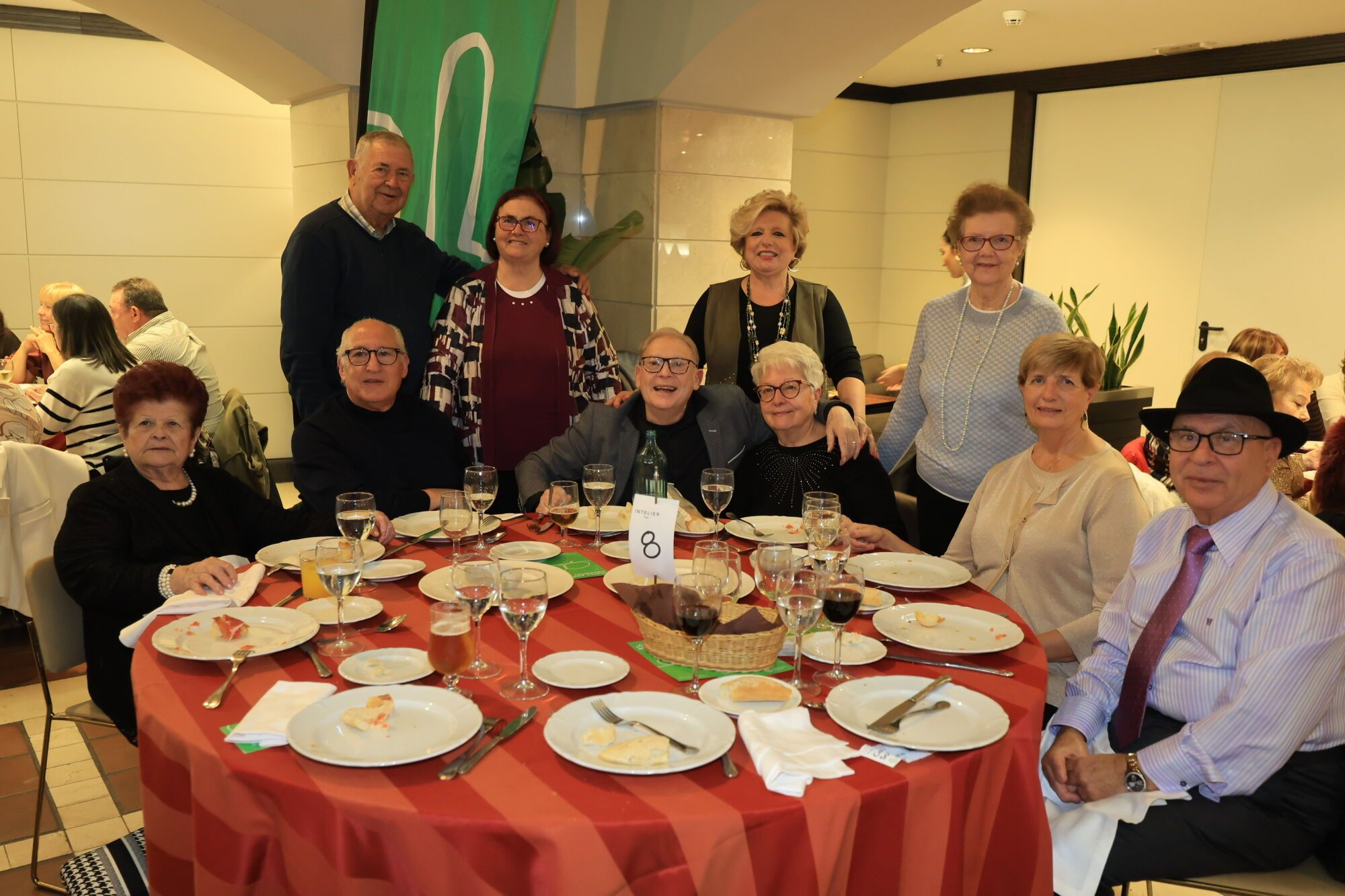 La AECC rinde homenaje al voluntariado en su tradicional cena solidaria