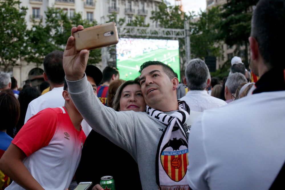 Ambiente en la plaza del Ayuntamiento de València