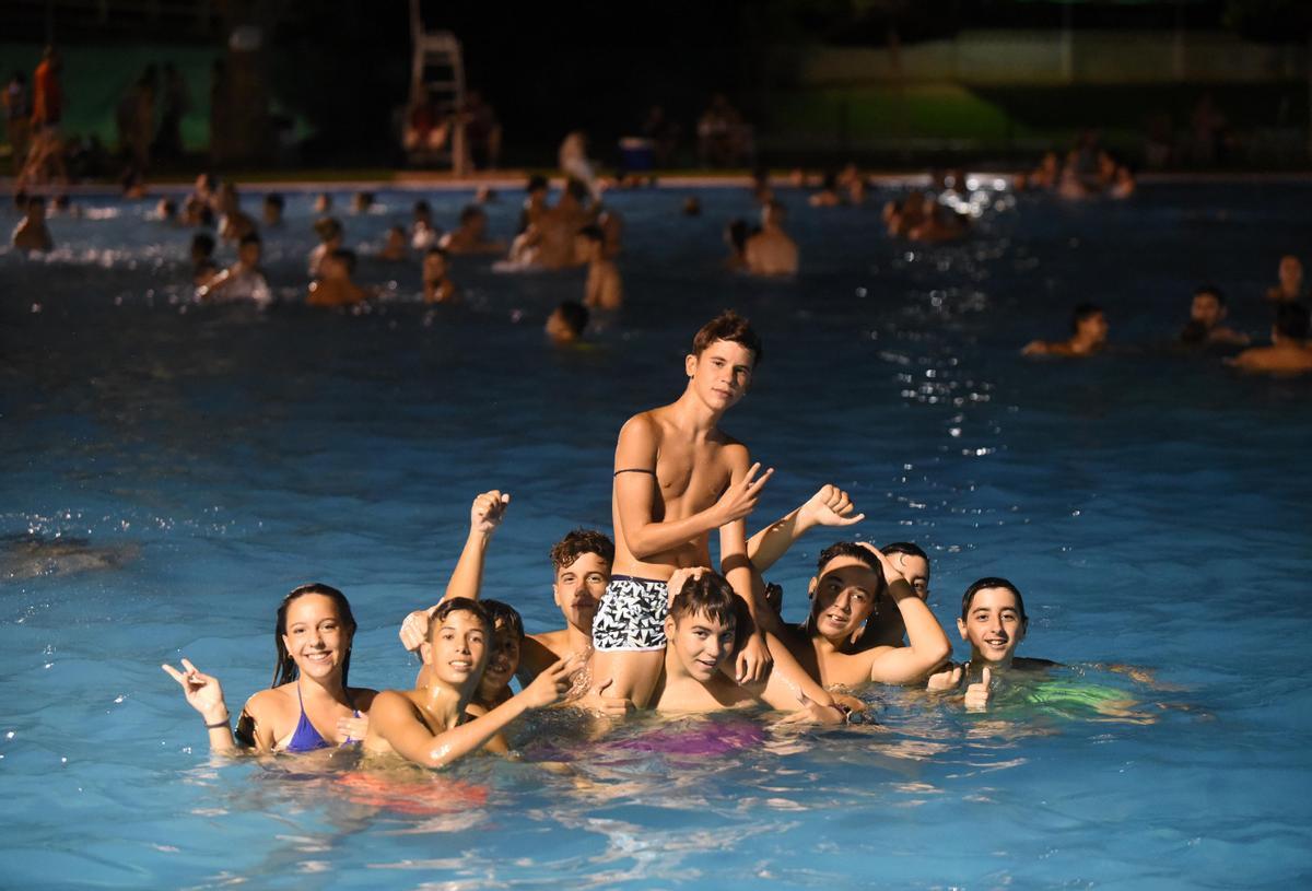 La piscina de la Fuensanta volverá a tener horario nocturno.