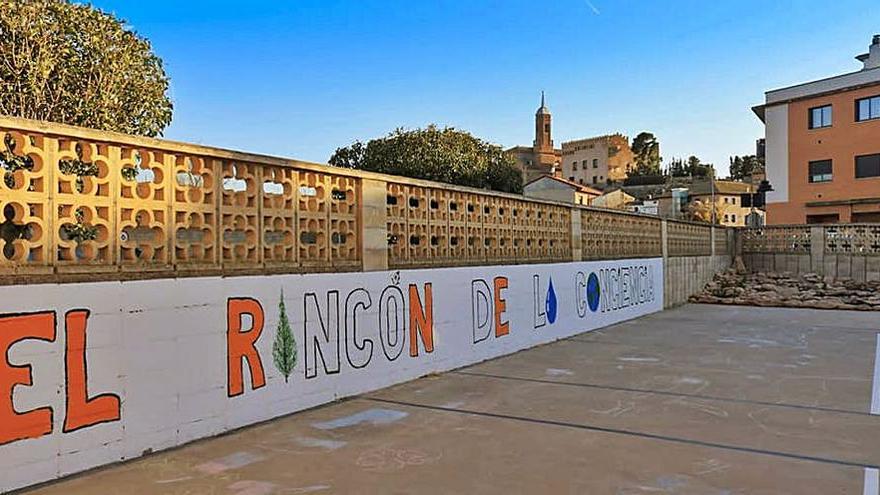 Nuevo espacio de concienciación medioambiental en el patio del colegio.