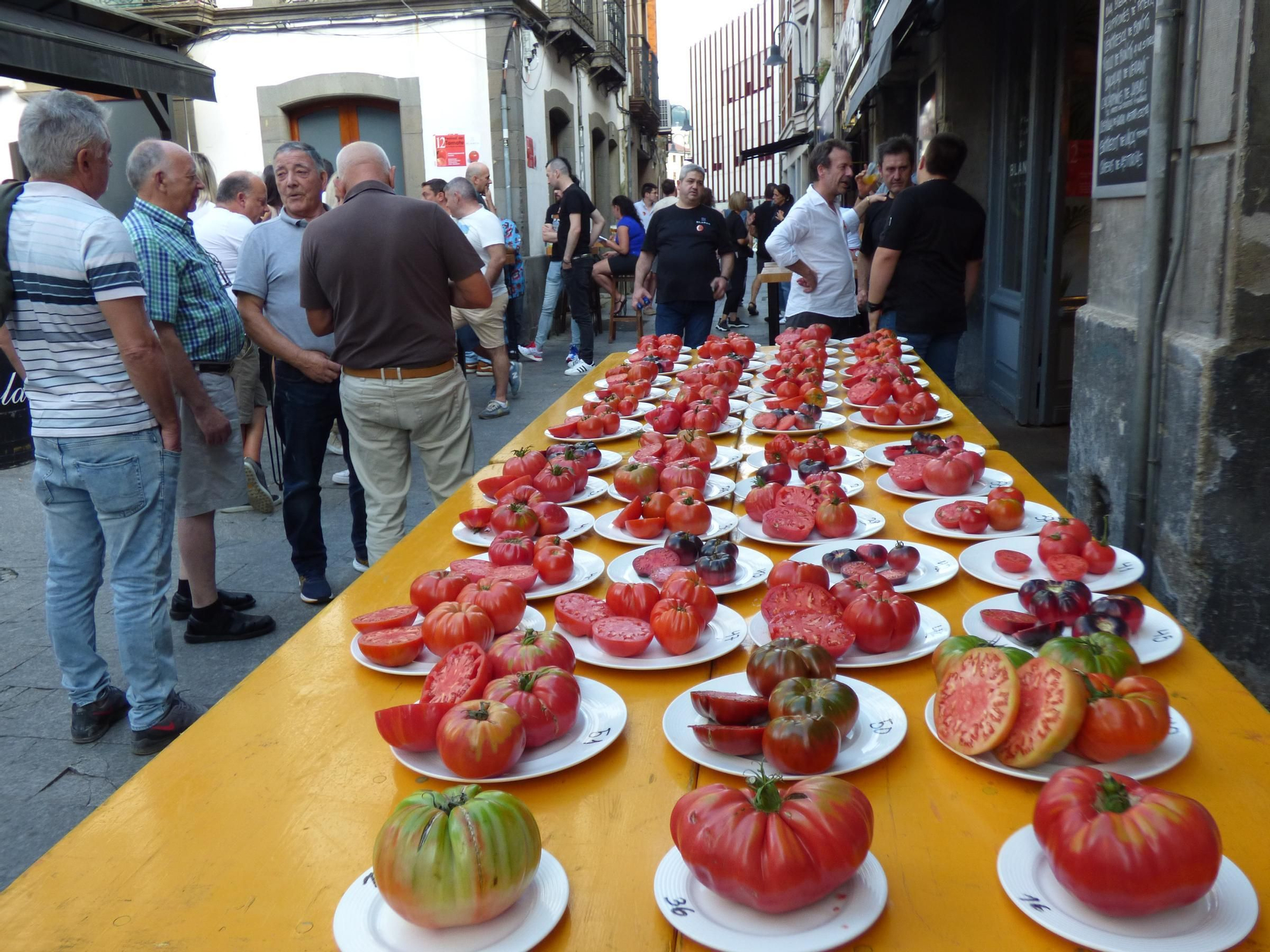 Así fue la elección del mejor tomate de Cangas del Narcea