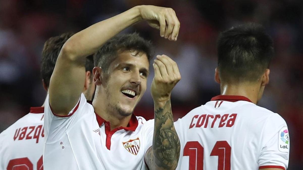 Jovetic seguirá defendiendo la camiseta del Sevilla