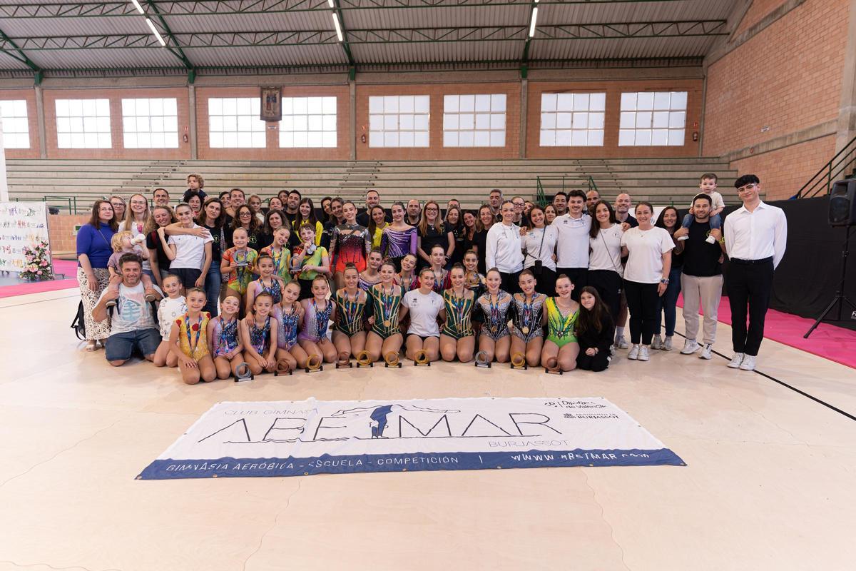Las gimnastas de Burjassot durante la competición.