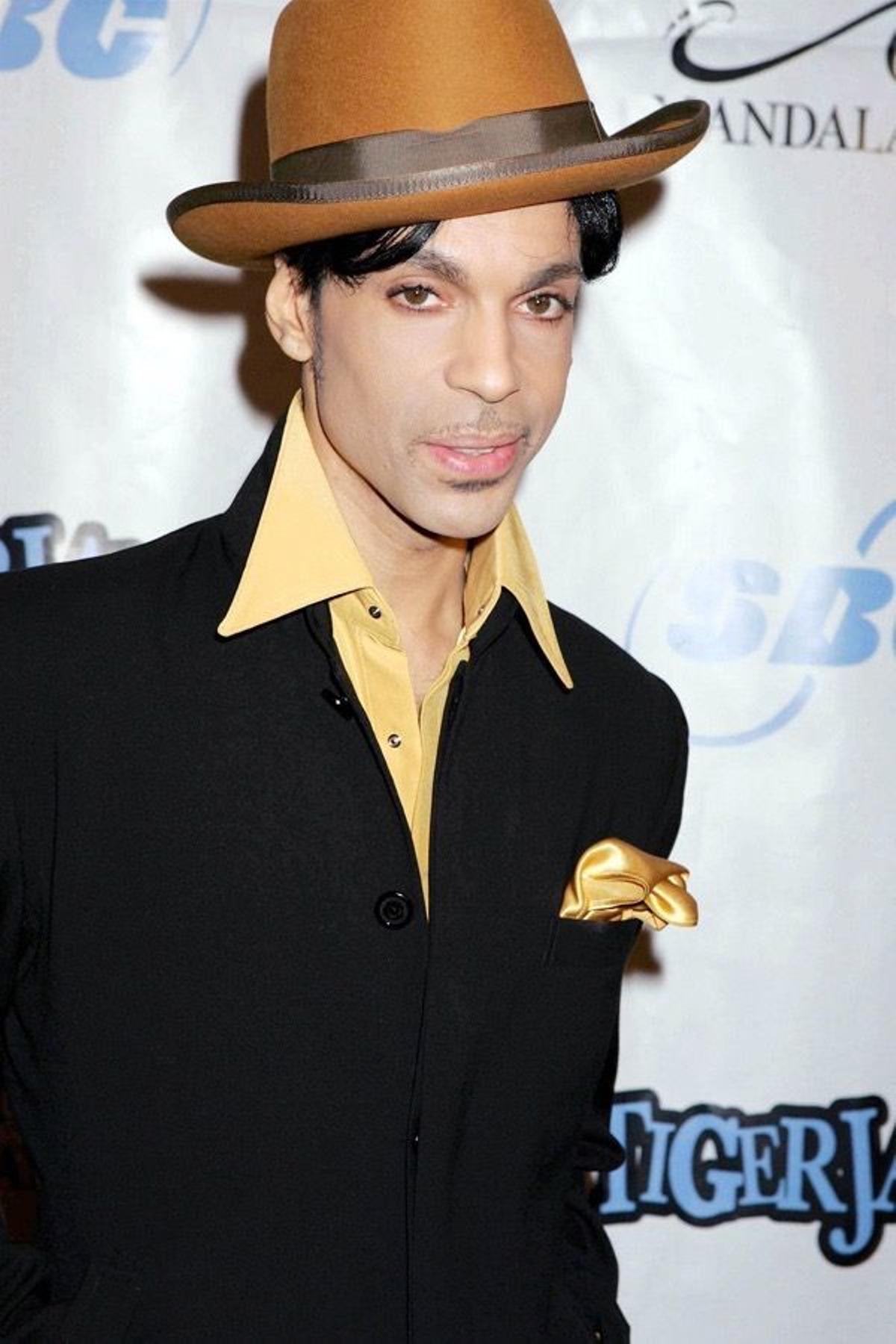 Prince con estilo 'dandy'.