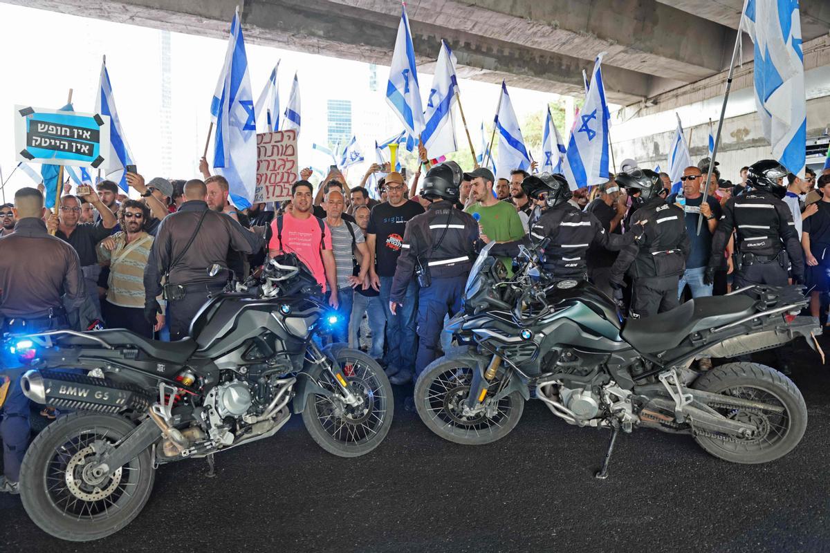 Manifestaciones en Tel Aviv contra las controvertidas reformas legales que promociona el gobierno de extrema derecha del país