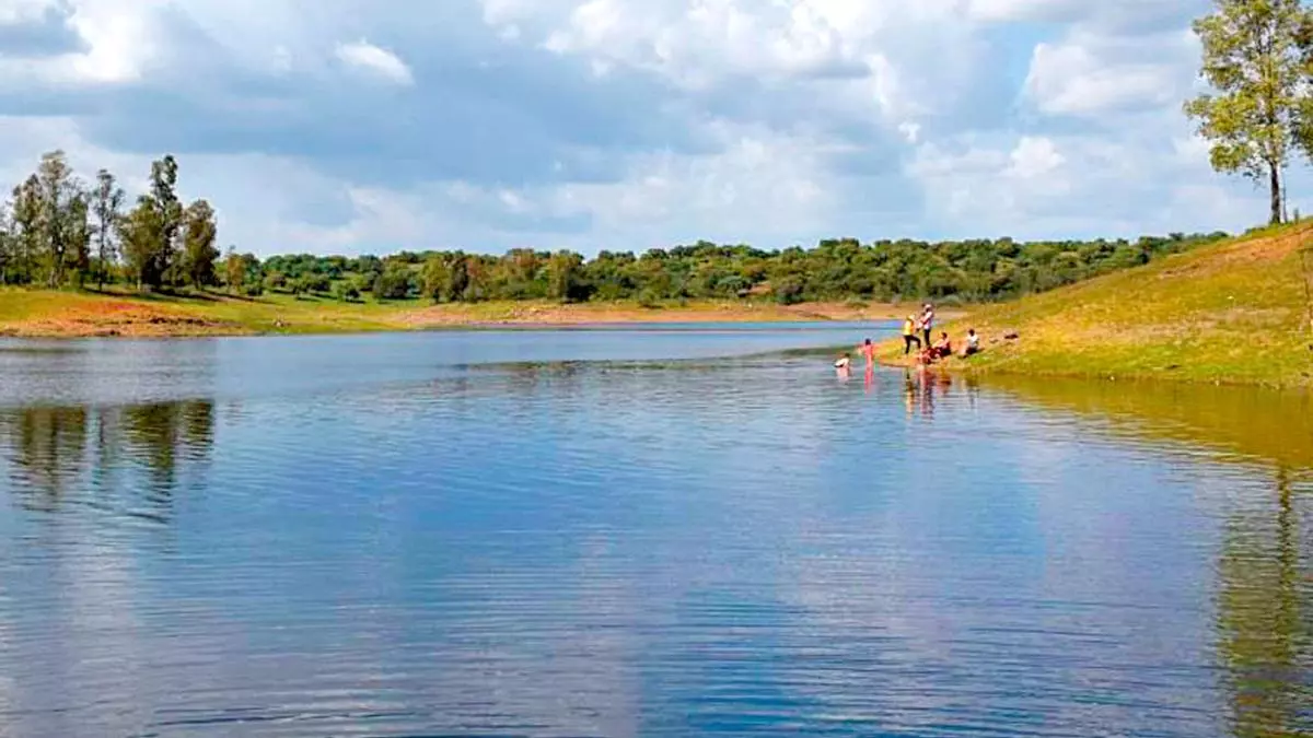 Así es la piscina natural más escondida de Sevilla, perfecta para una escapada en familia: está a una hora de la capital