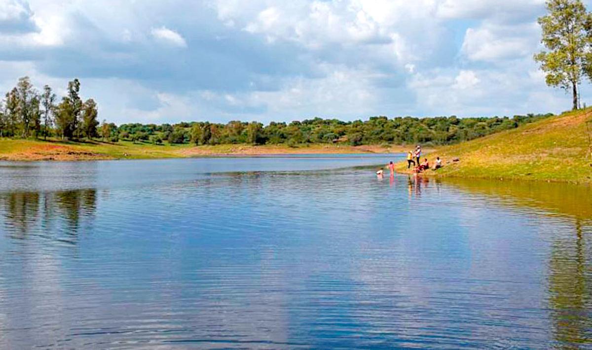 Así es la piscina natural más escondida de Sevilla, perfecta para visitar en familia.