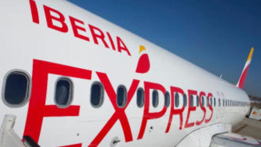 Iberia Express aumenta su oferta a Canarias