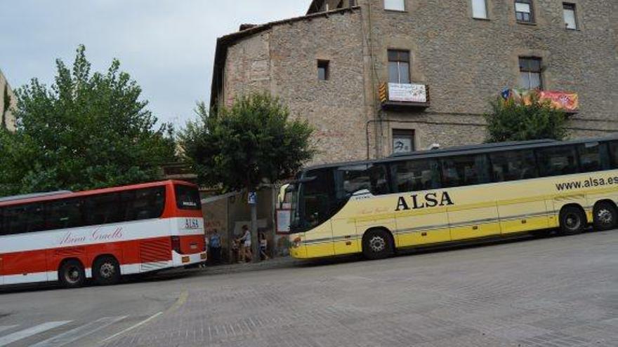 Un autobús de la companyia ALSA davant l&#039;estació de Berga