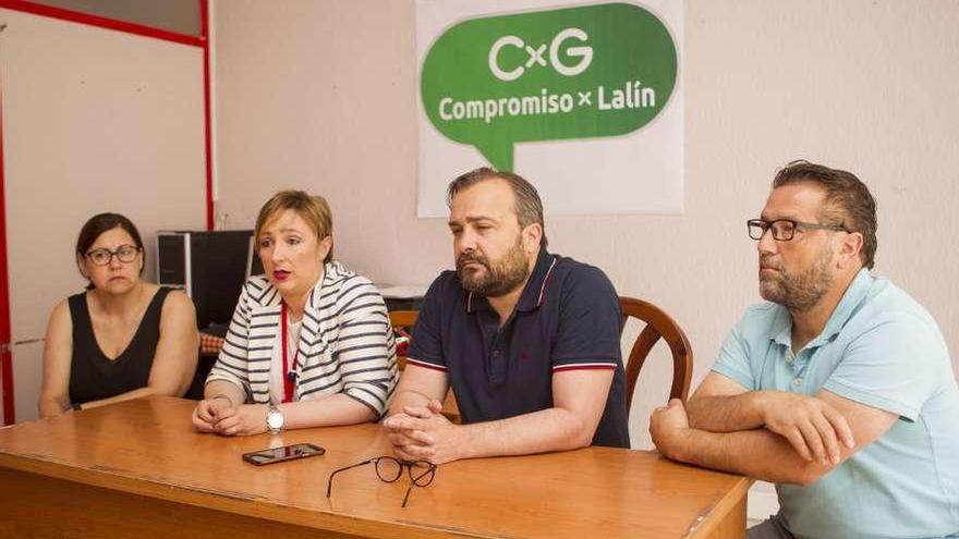 Pilar Varela, Teresa Varela, Rafael Cuíña y Miguel Medela, ayer, durante la rueda de prensa. // Bernabé/A.Agra