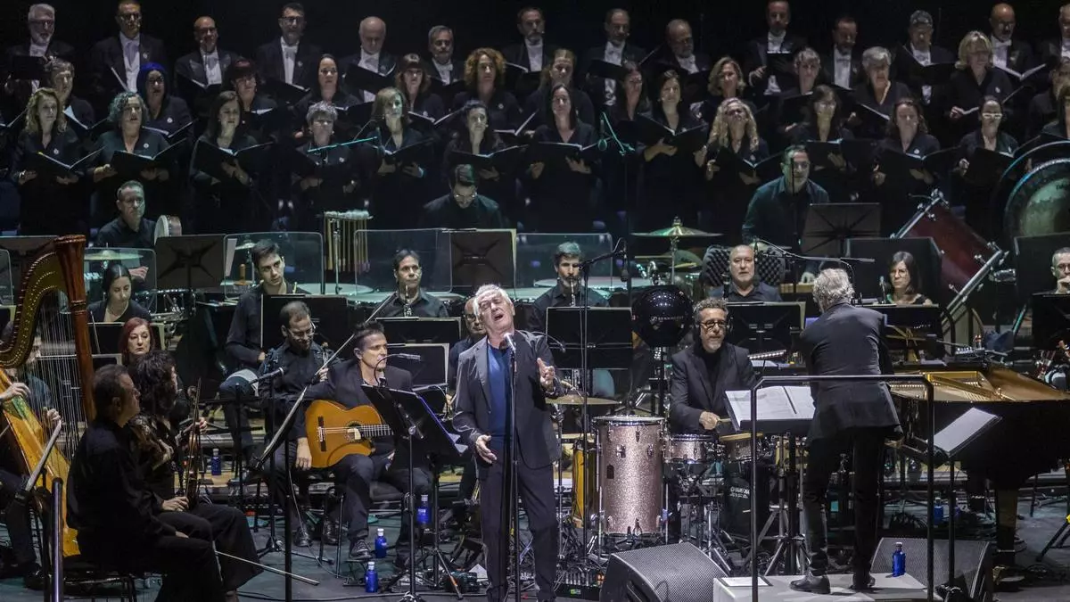 Víctor Manuel, un gigante inagotable en un concierto de más de dos horas y media