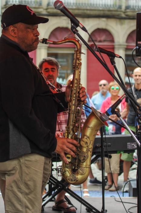 Vilagarcía se mueve a ritmo de blues