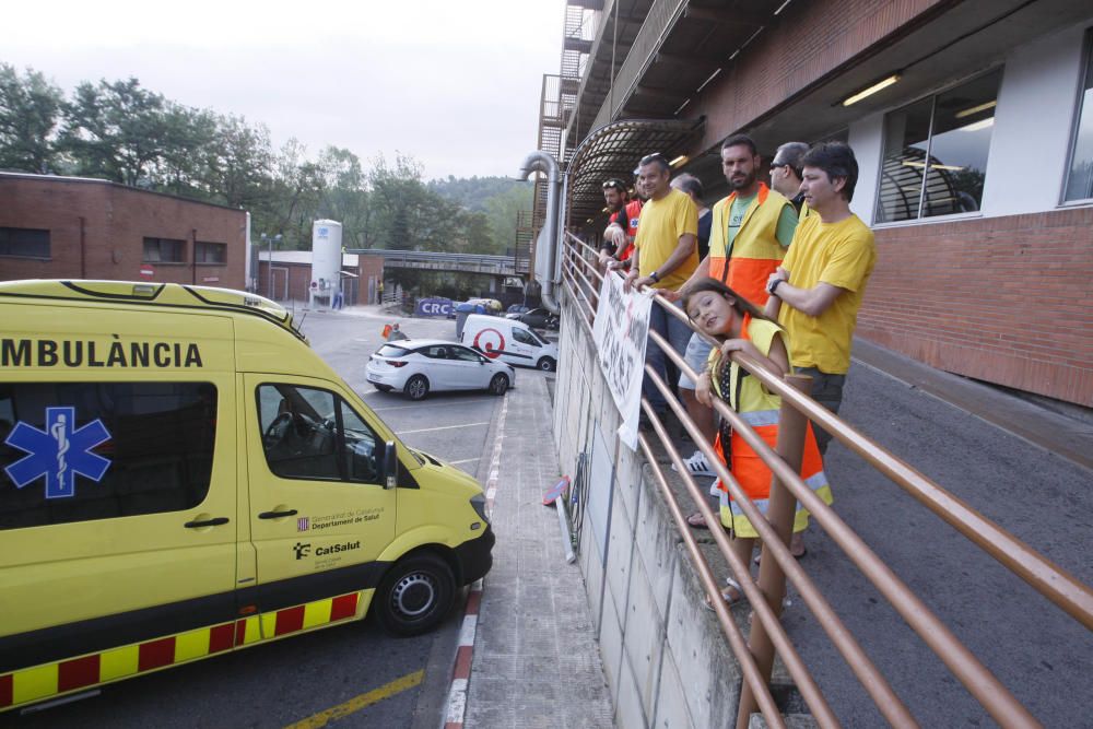 Vaga del transport sanitari gironí amb presència de piquets