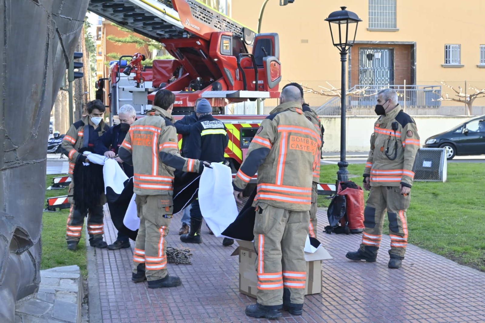 El ‘gegant’ de Tombatossals se enfunda la albinegra por el aniversario del CD Castellón