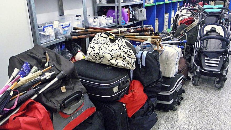 AlmacÃ©n de objetos hallados en el aeropuerto de Son Sant Joan, en Palma.