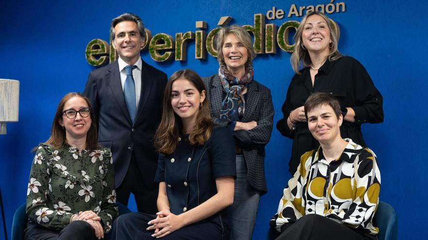 Los representantes de los puertos de Algeciras, Taragona, Valencia y Barcelona con Marta Cagigas y Alicia Revuelta, de EL PERIÓDICO DE ARAGÓN.