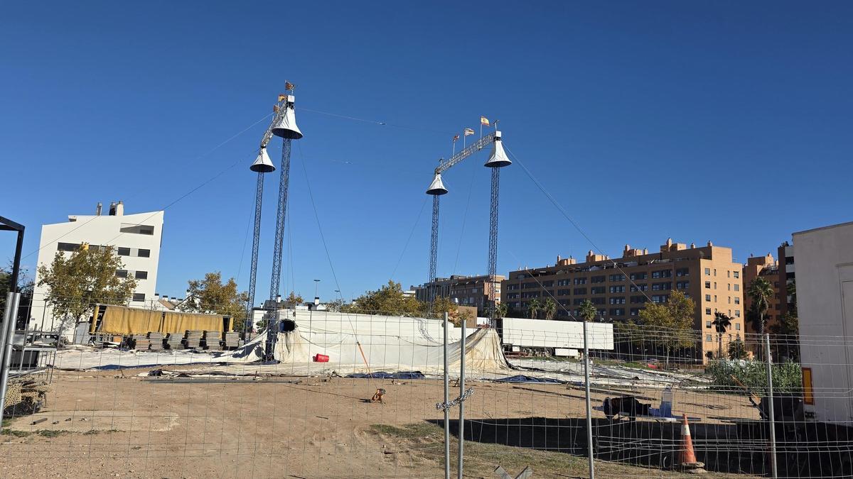 El circo ya ha ocupado la parcela de Benicalap