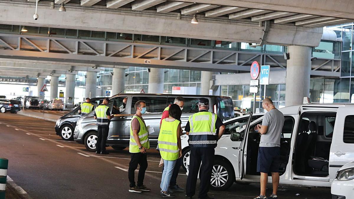 La Policía Local refuerza el control del aeropuerto por el aumento de traslados ilegales tras la pandemia