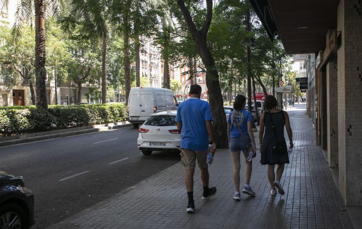 Regne de València pasa de azul a zona solo para vecinos. | M.A.MONTESINOS