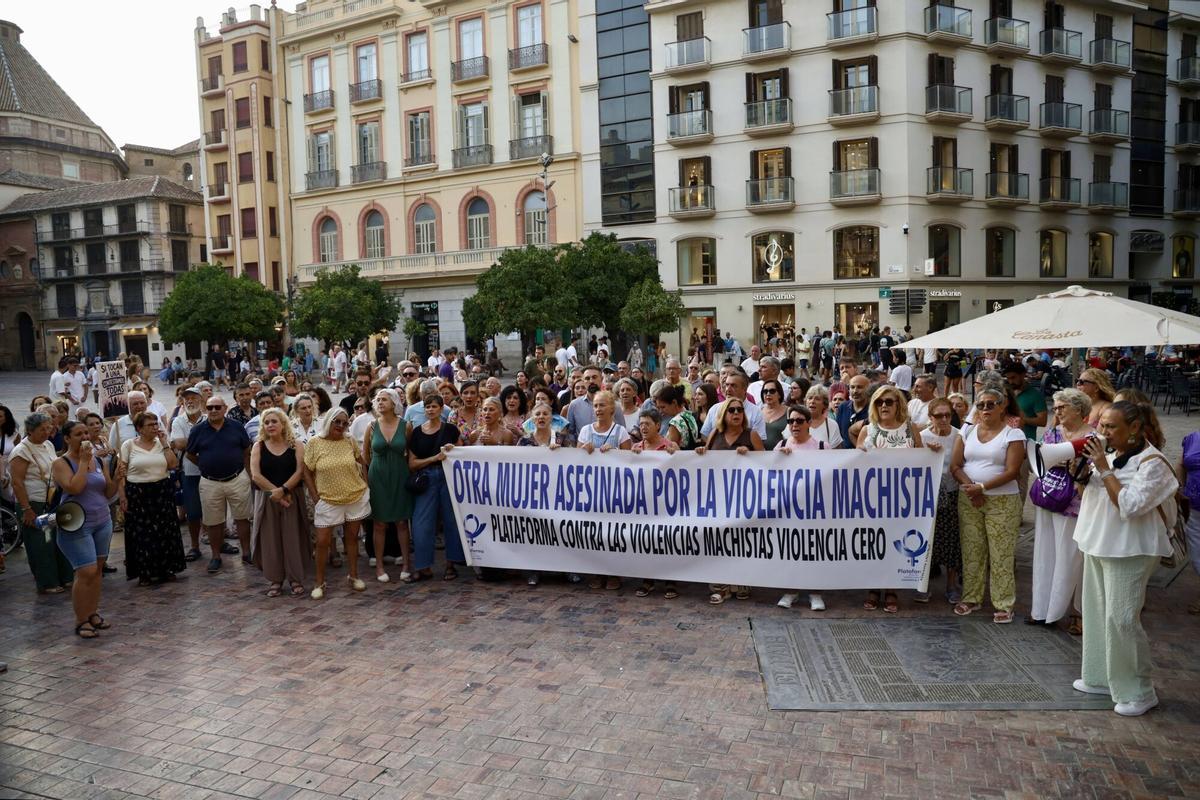 Concentración en contra de la violencia de género, donde han asesinado a dos mujeres en Málaga en menos de 24 horas.