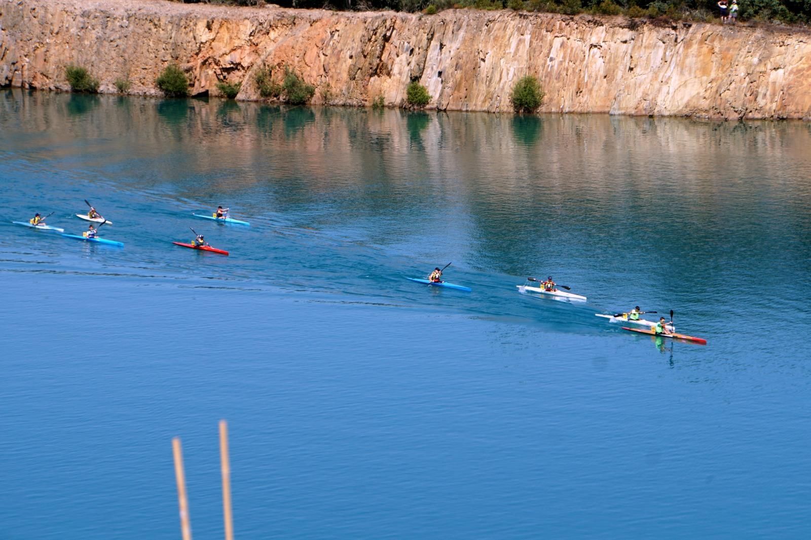 GALERÍA | Campeonato de piragüismo en la nueva "playa" de Aliste: la cantera de San Vicente