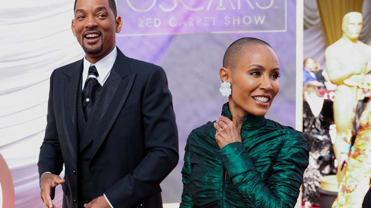 Will Smith y su mujer, Jada Pinkett, posan en la alfombra roja de los premios