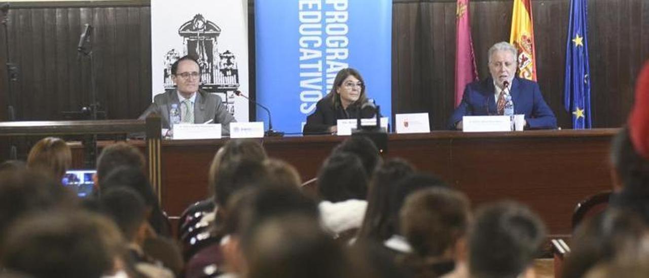 Díaz Manzanera ha inaugurado hoy sus charlas &#039;Un fiscal contigo&#039; junto a la consejera de Educación, Mabel Campuzano.