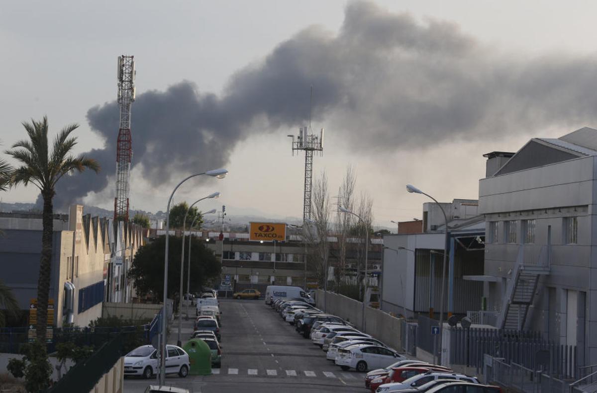 Incendio en un antiguo taller de FGV de Torrent