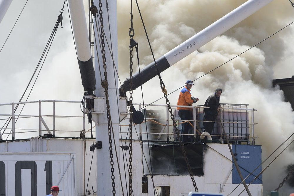 Incendio de un pesquero ruso en el Puerto