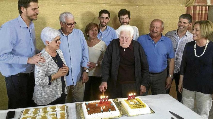 Instante de la celebración de la sentida fiesta de aniversario.