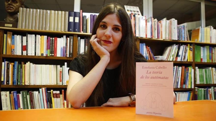 Estefanía Cabello presenta en la librería Luque &#039;La teoría de los autómatas&#039;