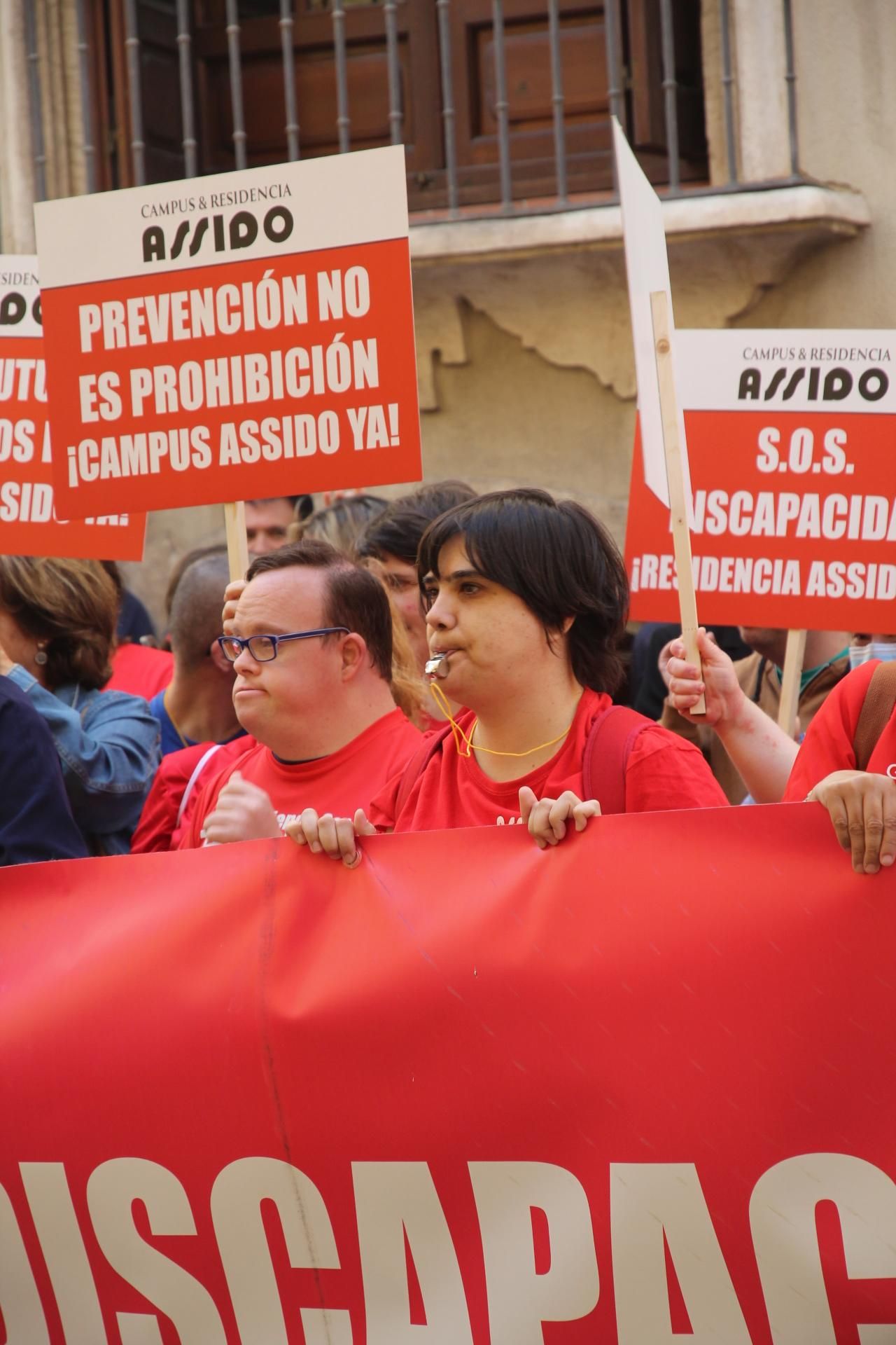 Concentración de Assido en Murcia ante la CHS