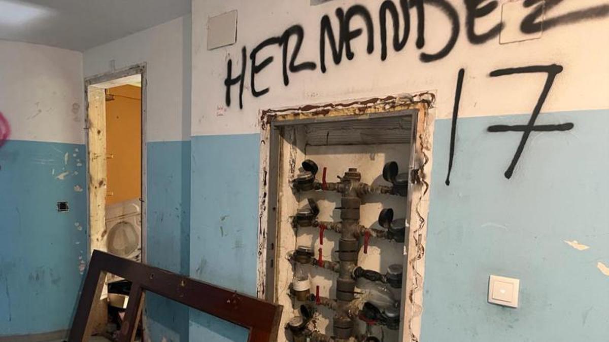 Destrozos en el bloque de pisos de Anieves, en una imagen de archivo.