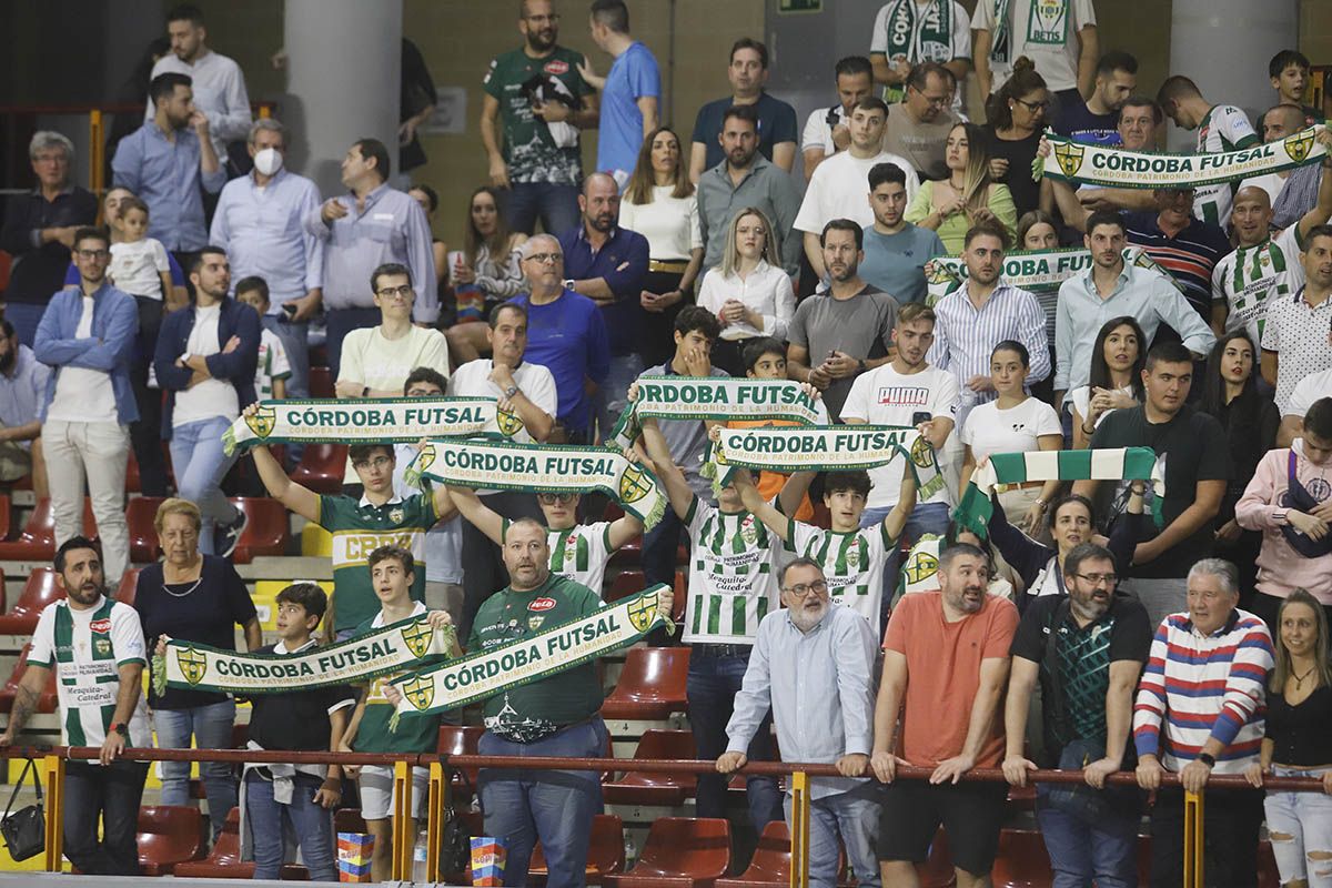 Las imágenes del derbi entre el Córdoba Futsal y el Betis en Vista Alegre