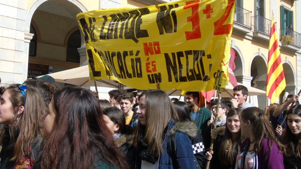 Manifestació 3+2 dels estudiants gironins