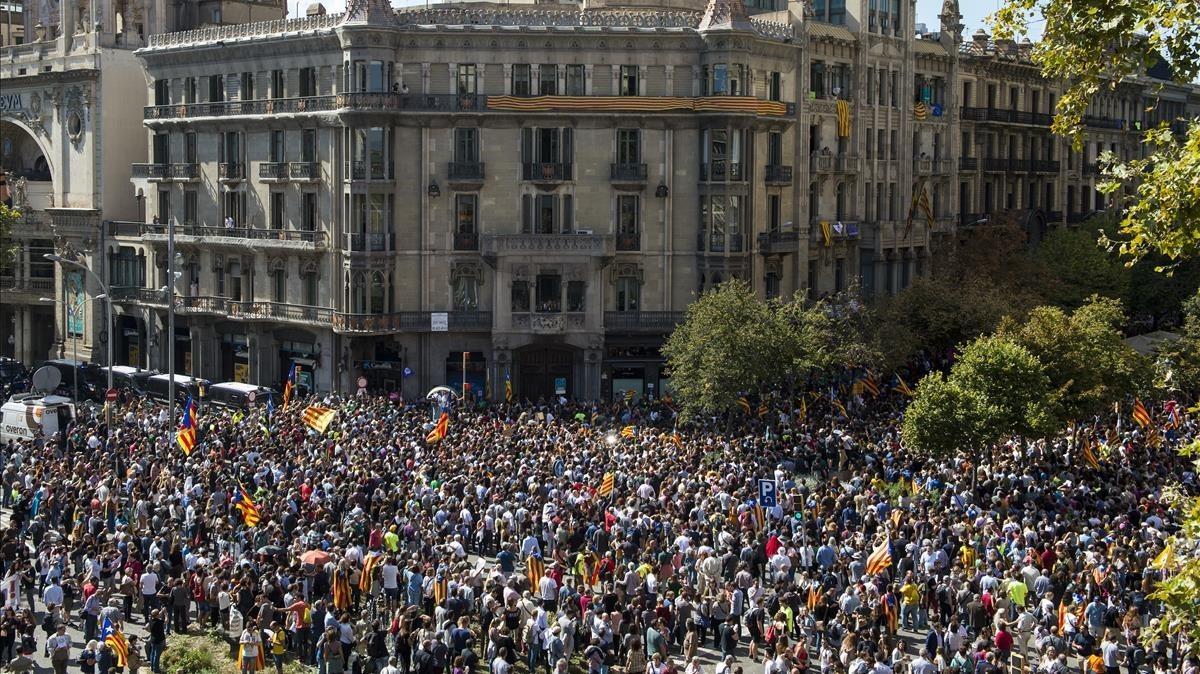 Concentración frente a la Conselleria d’Economia i Finances de la Generalitat de Catalunya.