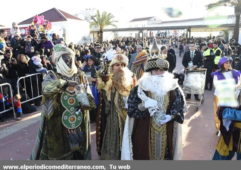 Los Reyes Magos reparten regalos en la provincia