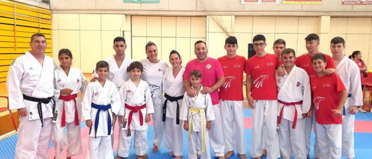 Expedición del Club Karate Alzira a Arganda del Rey. | LEVANTE-EMV