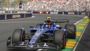 Williams driver Carlos Sainz of Spain steers his car during qualifying at the Australian Formula One Grand Prix at Albert Park, in Melbourne, Australia, Saturday, March 15, 2025. (AP Photo/Scott Barbour)